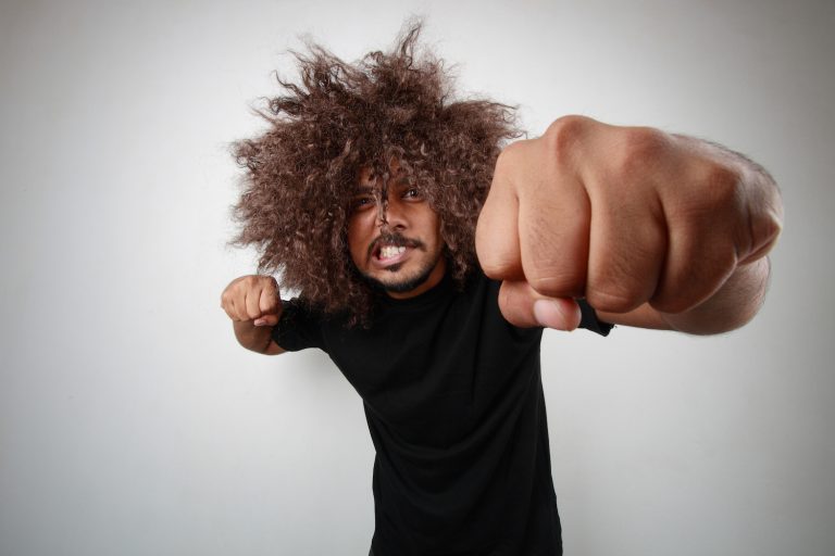 YouTuber Glitter Bombs A Scammer. We All Cheer! Frank on Fraud